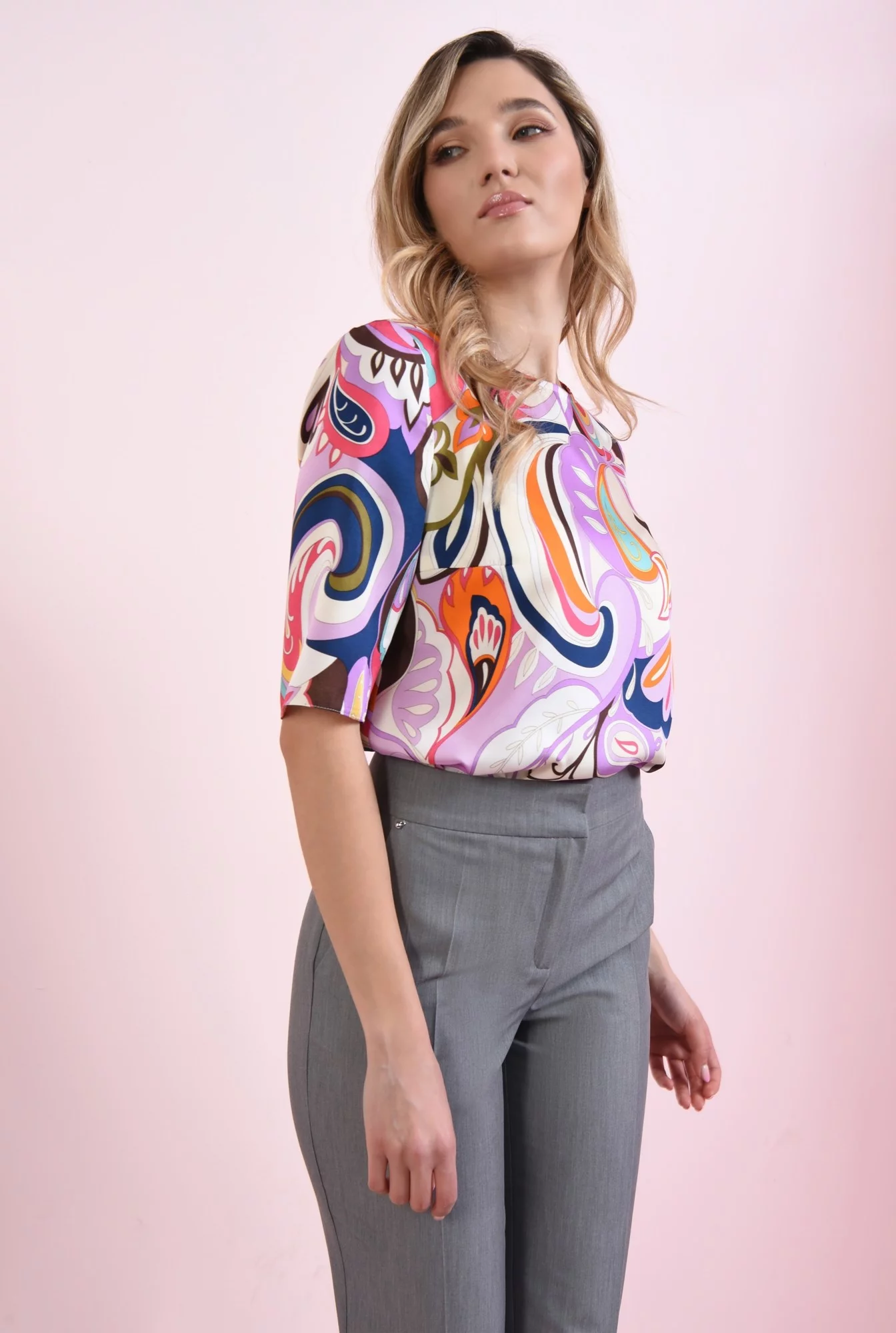 Bluza cu motive si maneca scurta