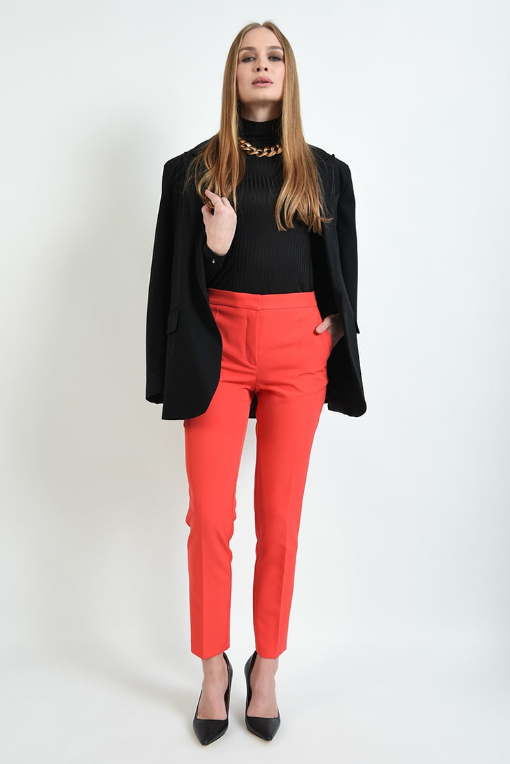 Pantaloni office coral si blazer negru